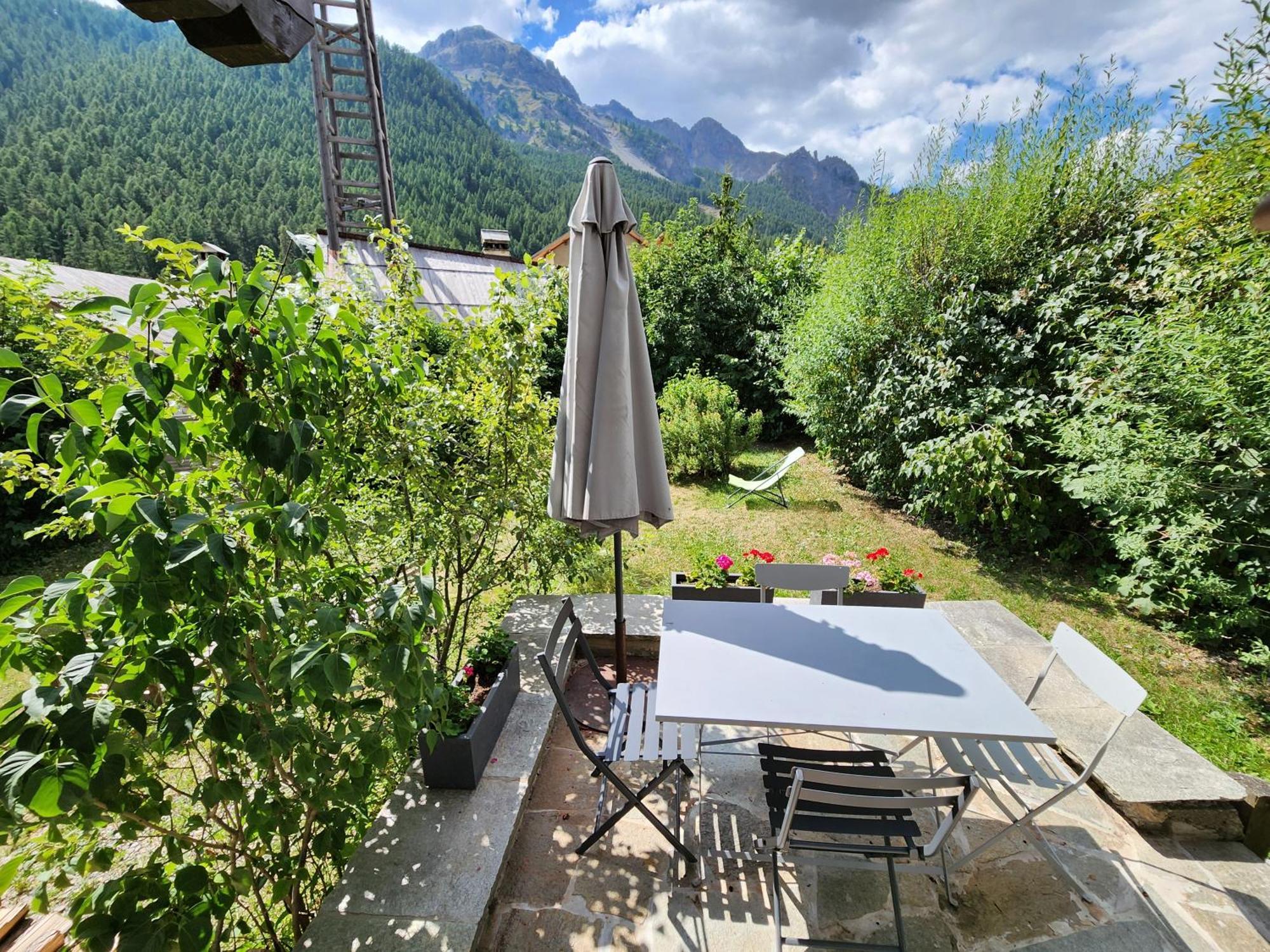 La Girandole Chambre D'Hotes Et Location D'Appartement Arvieux Exterior foto