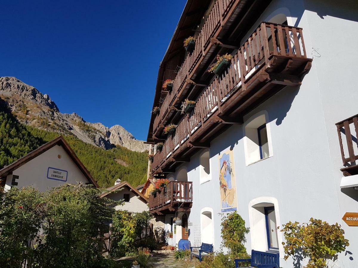La Girandole Chambre D'Hotes Et Location D'Appartement Arvieux Exterior foto