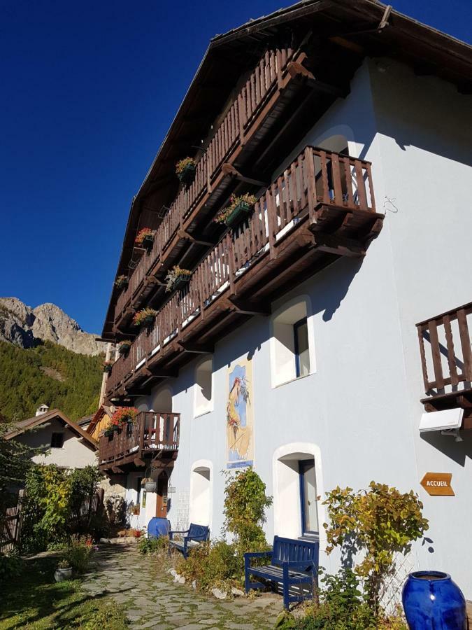 La Girandole Chambre D'Hotes Et Location D'Appartement Arvieux Exterior foto